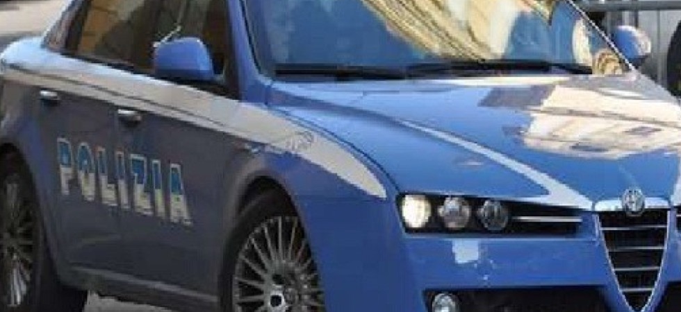 Rissa con bottiglie e sampietrini: fermati due uomini armati di coltello
